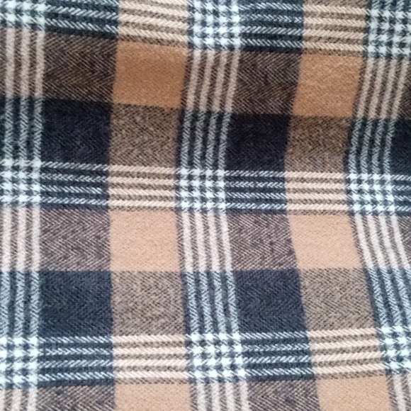 TNA Aritzia Plaid Flannel shirt Size M - Picture 3 of 8